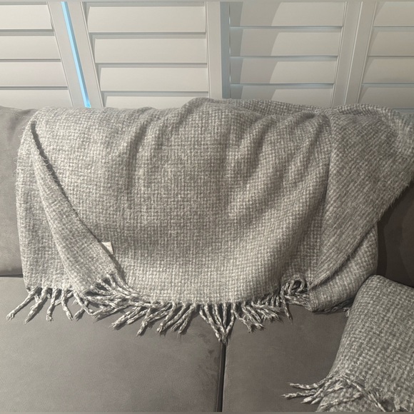 Anthropologie throw blankets (2). - Picture 3 of 5